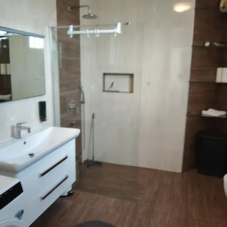 Pool Retreat * بولا