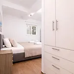Pool Retreat Apartman