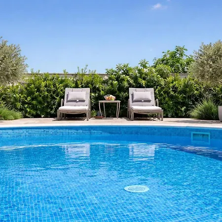 Pool Retreat 아파트