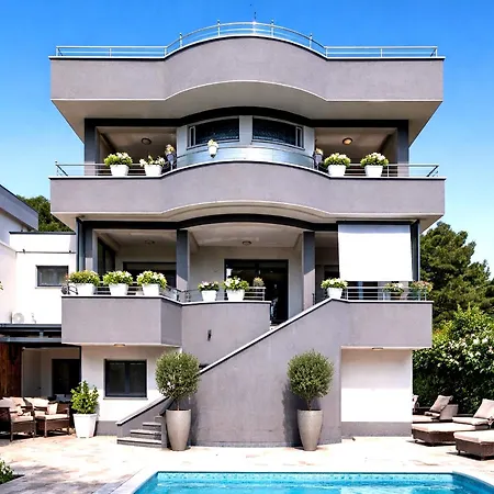 아파트 Pool Retreat *