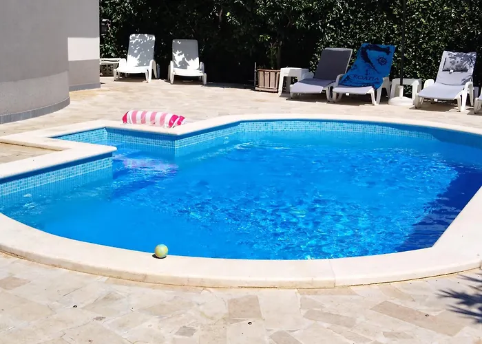 Apartment Pool Retreat Pula