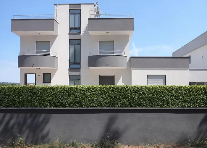 Pool Retreat * 풀라