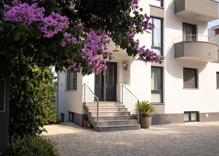 아파트 Pool Retreat *