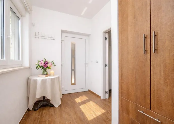 Pool Retreat * 풀라