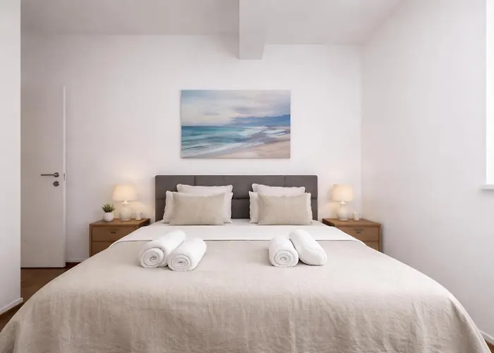 Pool Retreat Apartment *